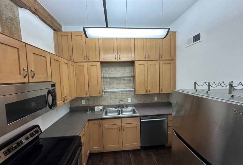 413 MAIN ST, Memphis, Tennessee 38103, 1 Bedroom Bedrooms, 1 Room Rooms,1 BathroomBathrooms,Rental Properties,For Sale,MAIN,0,10223956