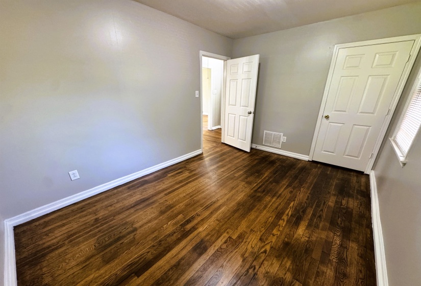 4100 VAUGHN RD, Memphis, Tennessee 38122, 2 Bedrooms Bedrooms, 5 Rooms Rooms,1 BathroomBathrooms,Rental Properties,For Sale,VAUGHN,10224021