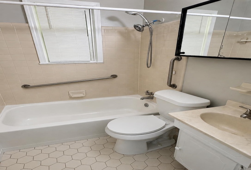 4100 VAUGHN RD, Memphis, Tennessee 38122, 2 Bedrooms Bedrooms, 5 Rooms Rooms,1 BathroomBathrooms,Rental Properties,For Sale,VAUGHN,10224021