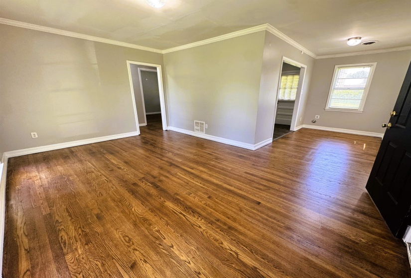 4100 VAUGHN RD, Memphis, Tennessee 38122, 2 Bedrooms Bedrooms, 5 Rooms Rooms,1 BathroomBathrooms,Rental Properties,For Sale,VAUGHN,10224021