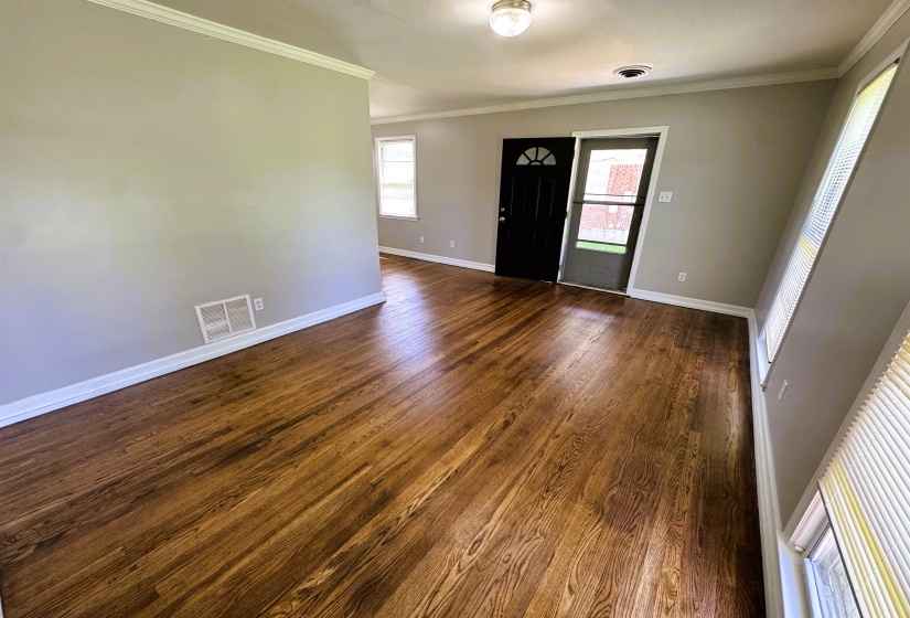 4100 VAUGHN RD, Memphis, Tennessee 38122, 2 Bedrooms Bedrooms, 5 Rooms Rooms,1 BathroomBathrooms,Rental Properties,For Sale,VAUGHN,10224021