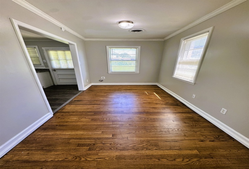 4100 VAUGHN RD, Memphis, Tennessee 38122, 2 Bedrooms Bedrooms, 5 Rooms Rooms,1 BathroomBathrooms,Rental Properties,For Sale,VAUGHN,10224021