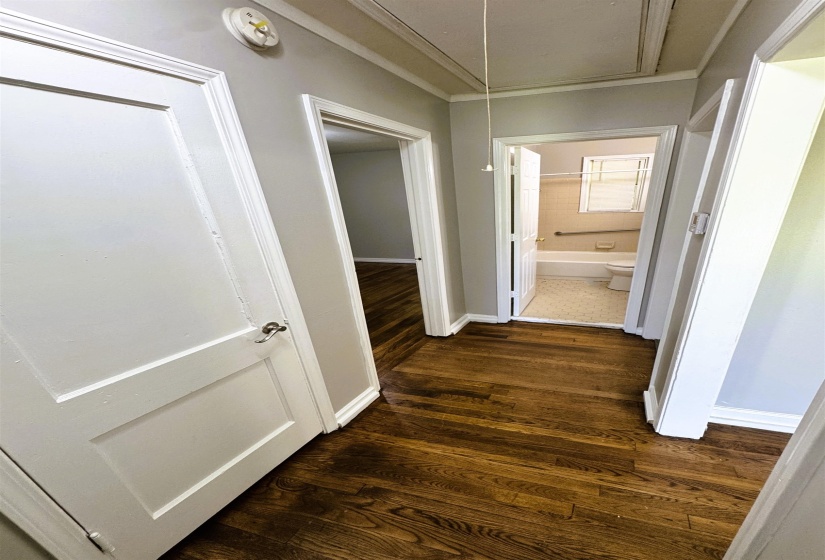 4100 VAUGHN RD, Memphis, Tennessee 38122, 2 Bedrooms Bedrooms, 5 Rooms Rooms,1 BathroomBathrooms,Rental Properties,For Sale,VAUGHN,10224021
