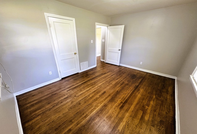 4100 VAUGHN RD, Memphis, Tennessee 38122, 2 Bedrooms Bedrooms, 5 Rooms Rooms,1 BathroomBathrooms,Rental Properties,For Sale,VAUGHN,10224021