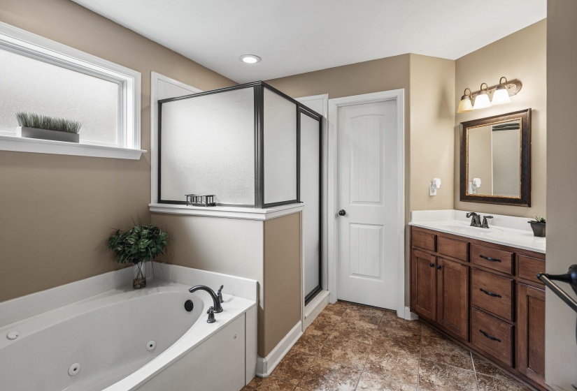 5243 CONIFER VIEW LN, Lakeland, Tennessee 38002, 4 Bedrooms Bedrooms, 8 Rooms Rooms,2 BathroomsBathrooms,Residential,For Sale,CONIFER VIEW,10223990