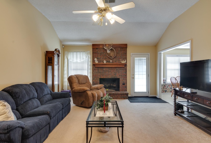 796 RADIANCE DR, Memphis, Tennessee 38018, 3 Bedroom Bedrooms, 6 Room Rooms,2 BathroomBathrooms,Residential,For Sale,RADIANCE,0,10224000