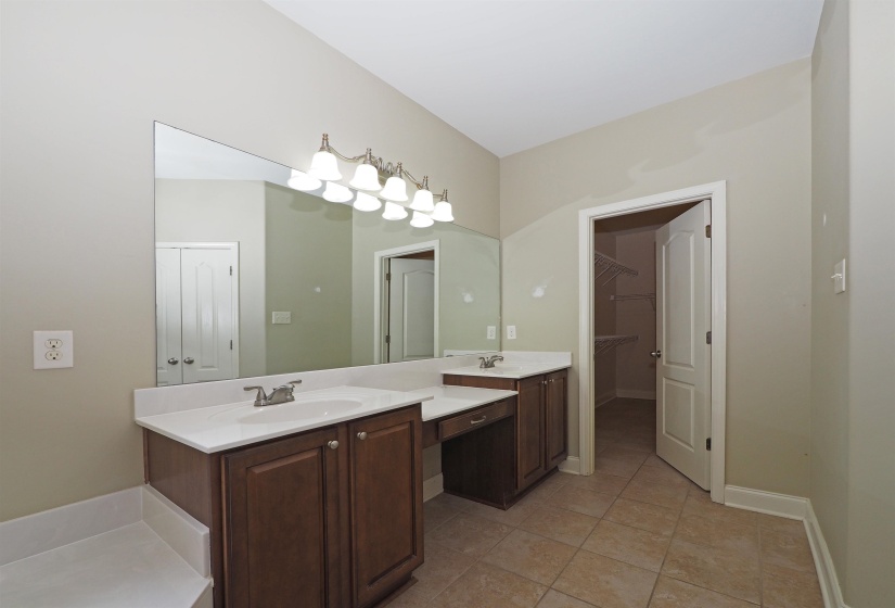 400 EAGLE VALLEY DR, Oakland, Tennessee 38060, 3 Bedroom Bedrooms, 9 Room Rooms,2.1 BathroomBathrooms,Residential,For Sale,EAGLE VALLEY,0,10224007