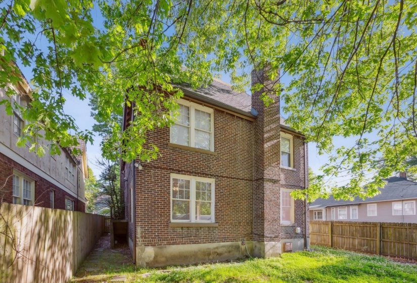 1337 HARBERT AVE, Memphis, Tennessee 38104, 3 Bedrooms Bedrooms, ,1 BathroomBathrooms,Duplexes,For Sale,HARBERT,10224042