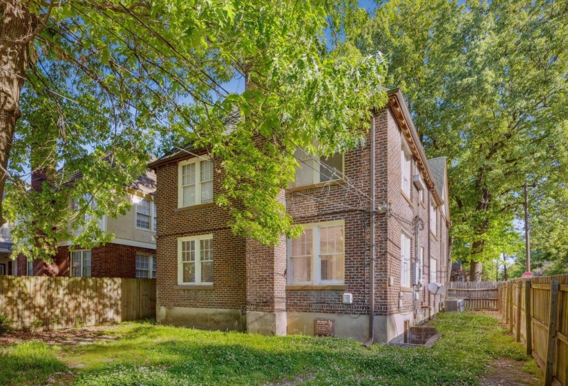 1337 HARBERT AVE, Memphis, Tennessee 38104, 3 Bedrooms Bedrooms, ,1 BathroomBathrooms,Duplexes,For Sale,HARBERT,10224042