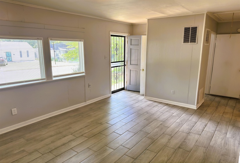 4374 DEBORAH AVE, Memphis, Tennessee 38108, 2 Bedrooms Bedrooms, 4 Rooms Rooms,1 BathroomBathrooms,Rental Properties,For Sale,DEBORAH,10224029