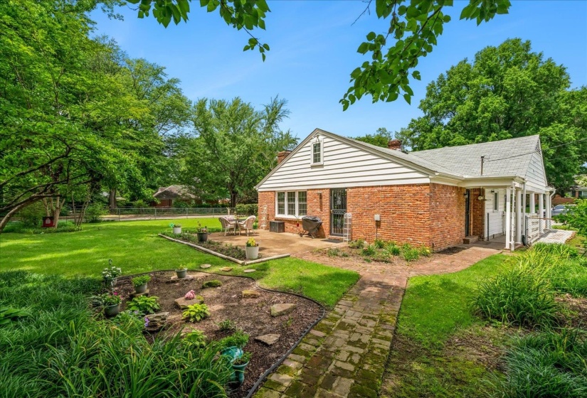 4927 DEE RD, Memphis, Tennessee 38117, 3 Bedroom Bedrooms, 7 Room Rooms,2 BathroomBathrooms,Residential,For Sale,DEE,0,10223437