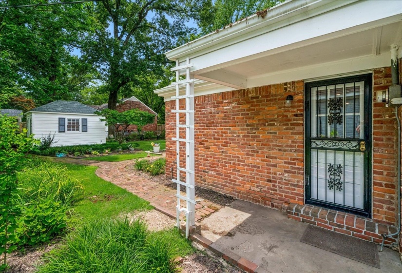 4927 DEE RD, Memphis, Tennessee 38117, 3 Bedroom Bedrooms, 7 Room Rooms,2 BathroomBathrooms,Residential,For Sale,DEE,0,10223437