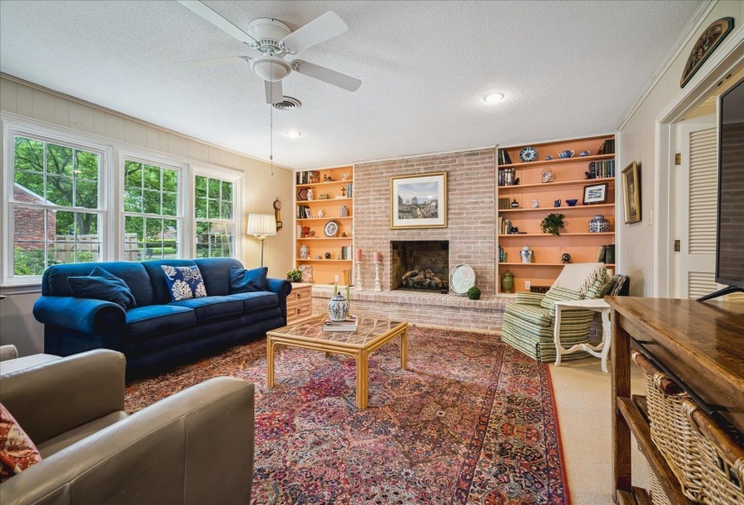 4927 DEE RD, Memphis, Tennessee 38117, 3 Bedroom Bedrooms, 7 Room Rooms,2 BathroomBathrooms,Residential,For Sale,DEE,0,10223437