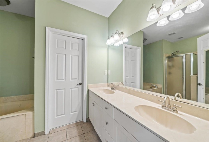 4 MINA AVE, Memphis, Tennessee 38103, 2 Bedroom Bedrooms, 5 Room Rooms,2.1 BathroomBathrooms,Residential,For Sale,MINA,0,10224038