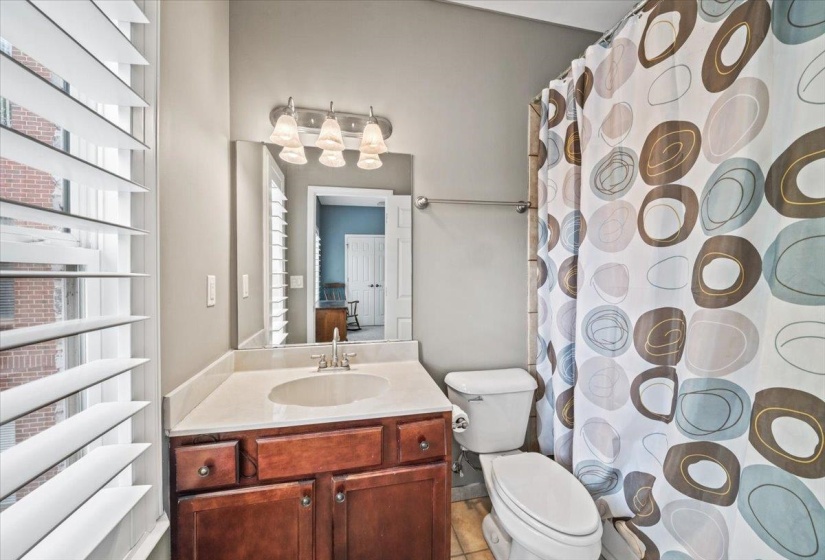 4 MINA AVE, Memphis, Tennessee 38103, 2 Bedroom Bedrooms, 5 Room Rooms,2.1 BathroomBathrooms,Residential,For Sale,MINA,0,10224038
