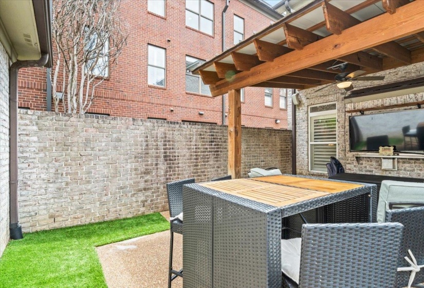4 MINA AVE, Memphis, Tennessee 38103, 2 Bedroom Bedrooms, 5 Room Rooms,2.1 BathroomBathrooms,Residential,For Sale,MINA,0,10224038