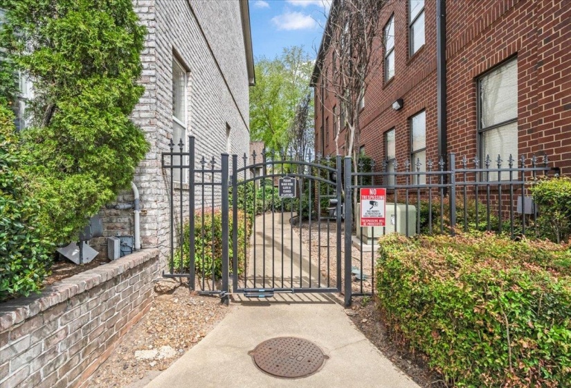 4 MINA AVE, Memphis, Tennessee 38103, 2 Bedroom Bedrooms, 5 Room Rooms,2.1 BathroomBathrooms,Residential,For Sale,MINA,0,10224038