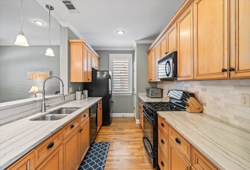 4 MINA AVE, Memphis, Tennessee 38103, 2 Bedroom Bedrooms, 5 Room Rooms,2.1 BathroomBathrooms,Residential,For Sale,MINA,0,10224038