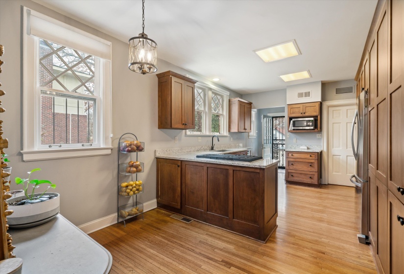 624 TREZEVANT ST, Memphis, Tennessee 38112, 4 Bedroom Bedrooms, 11 Room Rooms,3.1 BathroomBathrooms,Residential,For Sale,TREZEVANT,0,10224040