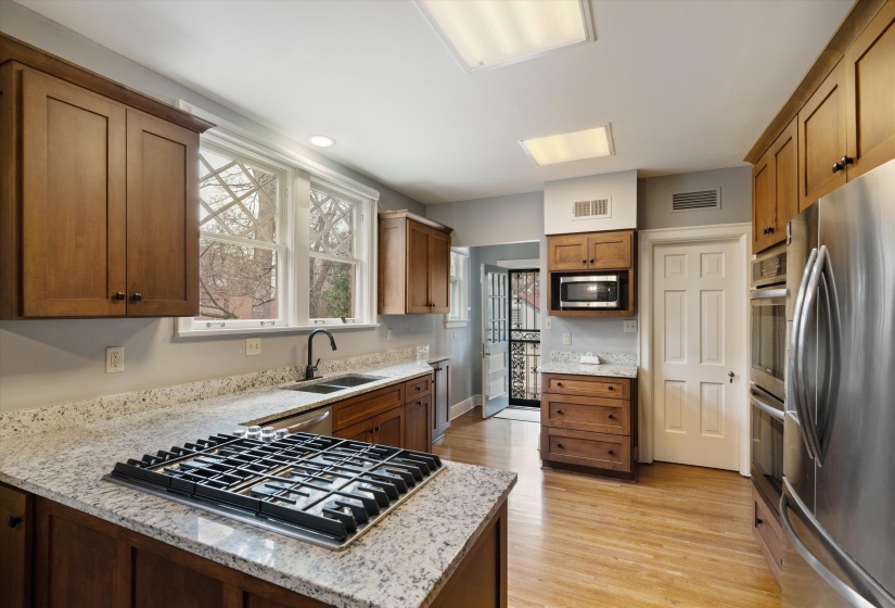 624 TREZEVANT ST, Memphis, Tennessee 38112, 4 Bedroom Bedrooms, 11 Room Rooms,3.1 BathroomBathrooms,Residential,For Sale,TREZEVANT,0,10224040