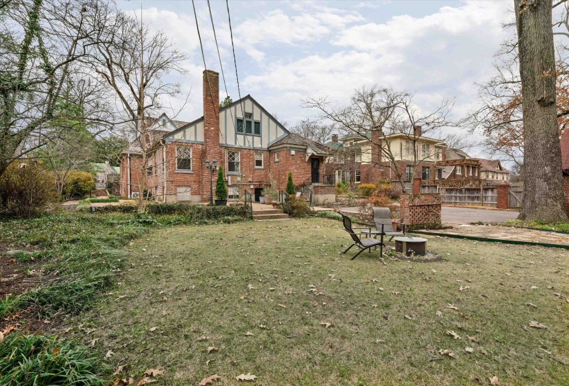 624 TREZEVANT ST, Memphis, Tennessee 38112, 4 Bedroom Bedrooms, 11 Room Rooms,3.1 BathroomBathrooms,Residential,For Sale,TREZEVANT,0,10224040