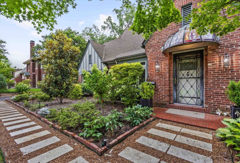 624 TREZEVANT ST, Memphis, Tennessee 38112, 4 Bedroom Bedrooms, 11 Room Rooms,3.1 BathroomBathrooms,Residential,For Sale,TREZEVANT,0,10224040