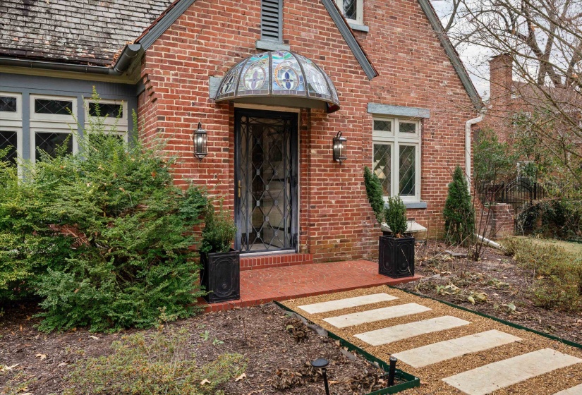 624 TREZEVANT ST, Memphis, Tennessee 38112, 4 Bedroom Bedrooms, 11 Room Rooms,3.1 BathroomBathrooms,Residential,For Sale,TREZEVANT,0,10224040