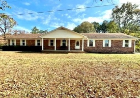 309 KIRKPATRICK DR, Selmer, Tennessee 38375-1806, 3 Bedrooms Bedrooms, 8 Rooms Rooms,3 BathroomsBathrooms,Residential,For Sale,KIRKPATRICK,10224046 309 KIRKPATRICK DR, Selmer, Tennessee 38375-1806, 3 Bedrooms Bedrooms, 8 Rooms Rooms,3 BathroomsBathrooms,Residential,For Sale,KIRKPATRICK,10224046