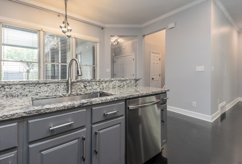 528 MONTEIGNE BLVD, Memphis, Tennessee 38103, 3 Bedrooms Bedrooms, 7 Rooms Rooms,2.1 BathroomsBathrooms,Residential,For Sale,MONTEIGNE,10224053