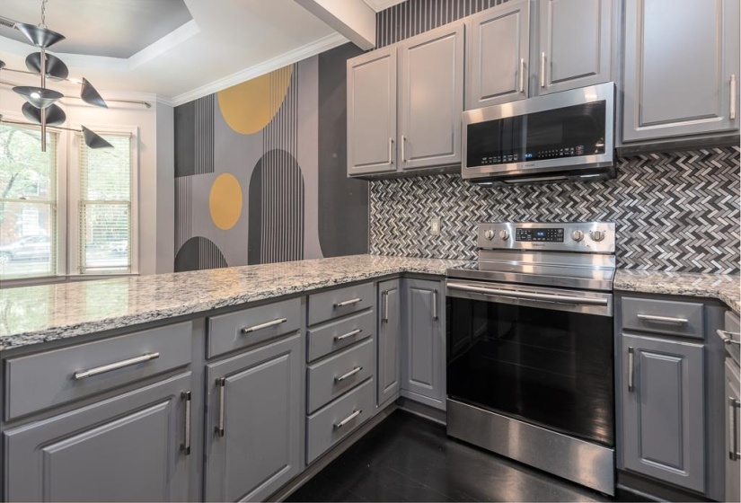 528 MONTEIGNE BLVD, Memphis, Tennessee 38103, 3 Bedrooms Bedrooms, 7 Rooms Rooms,2.1 BathroomsBathrooms,Residential,For Sale,MONTEIGNE,10224053