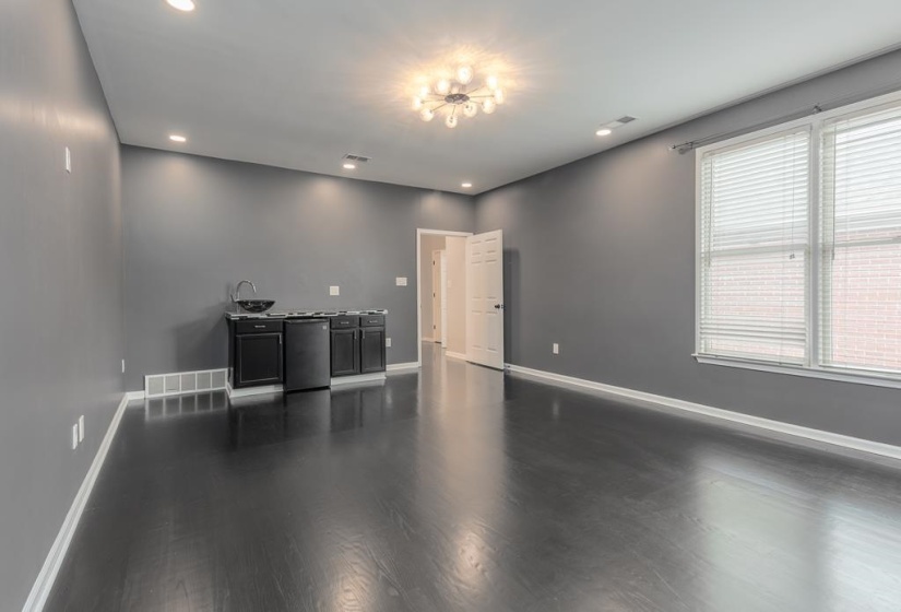 528 MONTEIGNE BLVD, Memphis, Tennessee 38103, 3 Bedrooms Bedrooms, 7 Rooms Rooms,2.1 BathroomsBathrooms,Residential,For Sale,MONTEIGNE,10224053