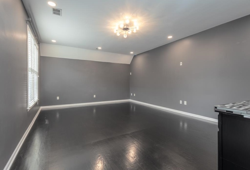 528 MONTEIGNE BLVD, Memphis, Tennessee 38103, 3 Bedrooms Bedrooms, 7 Rooms Rooms,2.1 BathroomsBathrooms,Residential,For Sale,MONTEIGNE,10224053