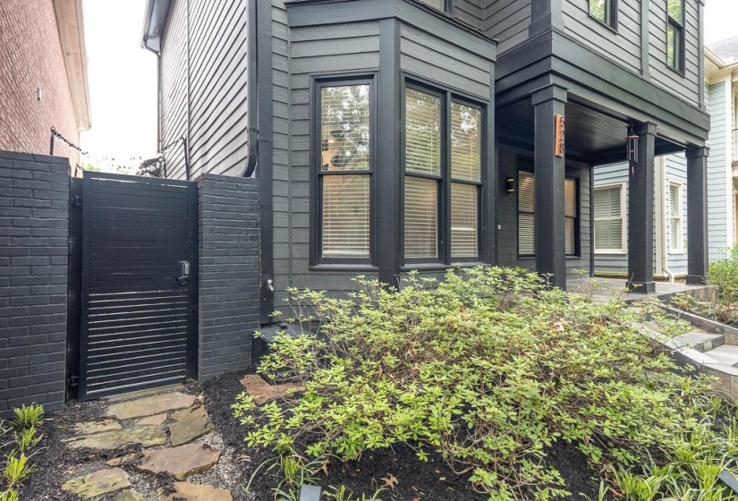 528 MONTEIGNE BLVD, Memphis, Tennessee 38103, 3 Bedrooms Bedrooms, 7 Rooms Rooms,2.1 BathroomsBathrooms,Residential,For Sale,MONTEIGNE,10224053