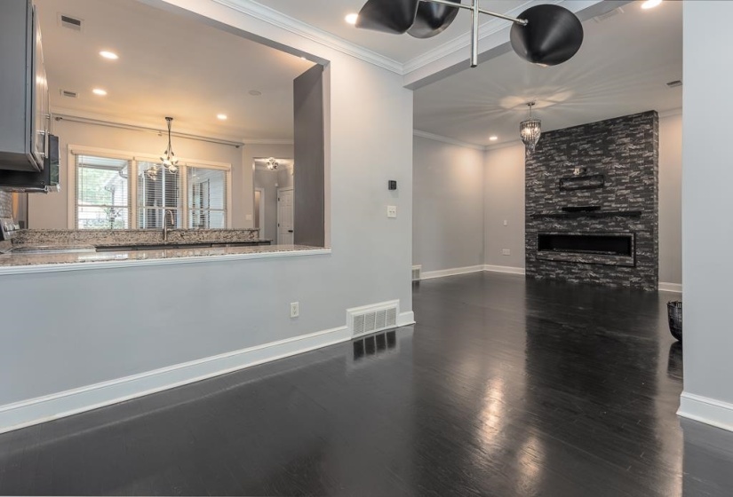 528 MONTEIGNE BLVD, Memphis, Tennessee 38103, 3 Bedrooms Bedrooms, 7 Rooms Rooms,2.1 BathroomsBathrooms,Residential,For Sale,MONTEIGNE,10224053