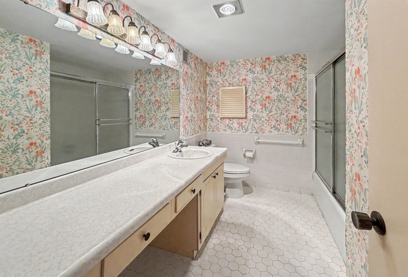 475 HIGHLAND ST, Memphis, Tennessee 38122, 3 Bedrooms Bedrooms, 5 Rooms Rooms,3 BathroomsBathrooms,Residential,For Sale,HIGHLAND,10224067