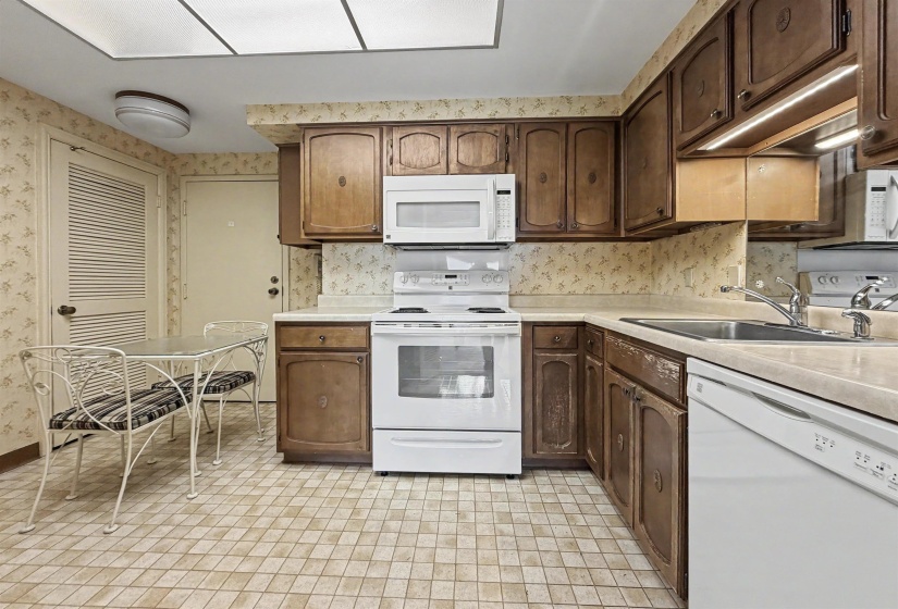 475 HIGHLAND ST, Memphis, Tennessee 38122, 3 Bedrooms Bedrooms, 5 Rooms Rooms,3 BathroomsBathrooms,Residential,For Sale,HIGHLAND,10224067