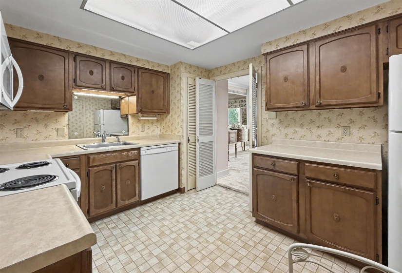 475 HIGHLAND ST, Memphis, Tennessee 38122, 3 Bedrooms Bedrooms, 5 Rooms Rooms,3 BathroomsBathrooms,Residential,For Sale,HIGHLAND,10224067