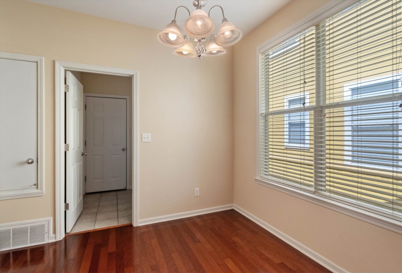 1365 HARBOR PARK DR, Memphis, Tennessee 38103, 3 Bedroom Bedrooms, 5 Room Rooms,2 BathroomBathrooms,Residential,For Sale,HARBOR PARK,0,10224077