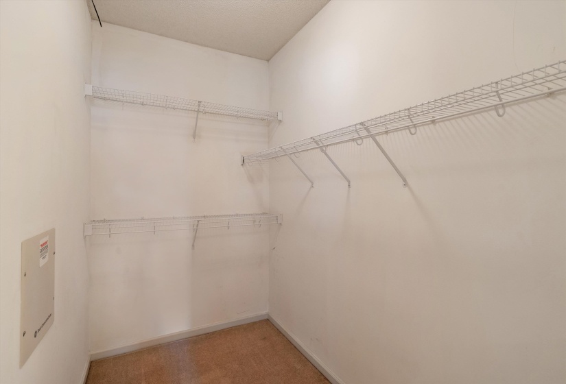 1365 HARBOR PARK DR, Memphis, Tennessee 38103, 3 Bedroom Bedrooms, 5 Room Rooms,2 BathroomBathrooms,Residential,For Sale,HARBOR PARK,0,10224077