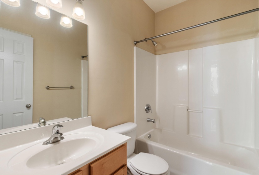 1365 HARBOR PARK DR, Memphis, Tennessee 38103, 3 Bedroom Bedrooms, 5 Room Rooms,2 BathroomBathrooms,Residential,For Sale,HARBOR PARK,0,10224077