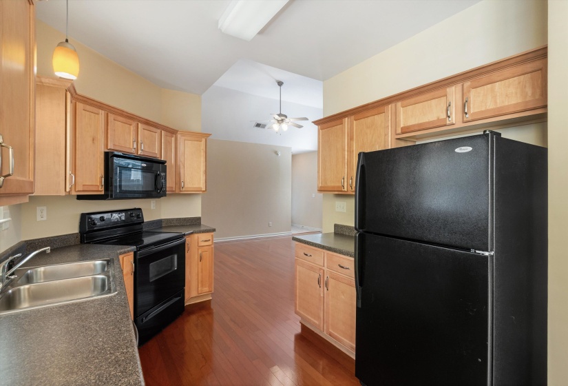 1365 HARBOR PARK DR, Memphis, Tennessee 38103, 3 Bedroom Bedrooms, 5 Room Rooms,2 BathroomBathrooms,Residential,For Sale,HARBOR PARK,0,10224077
