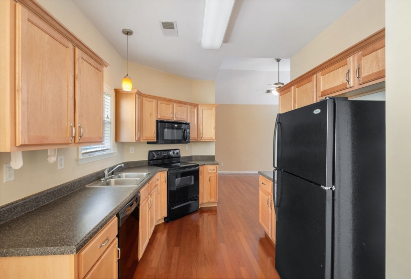 1365 HARBOR PARK DR, Memphis, Tennessee 38103, 3 Bedroom Bedrooms, 5 Room Rooms,2 BathroomBathrooms,Residential,For Sale,HARBOR PARK,0,10224077