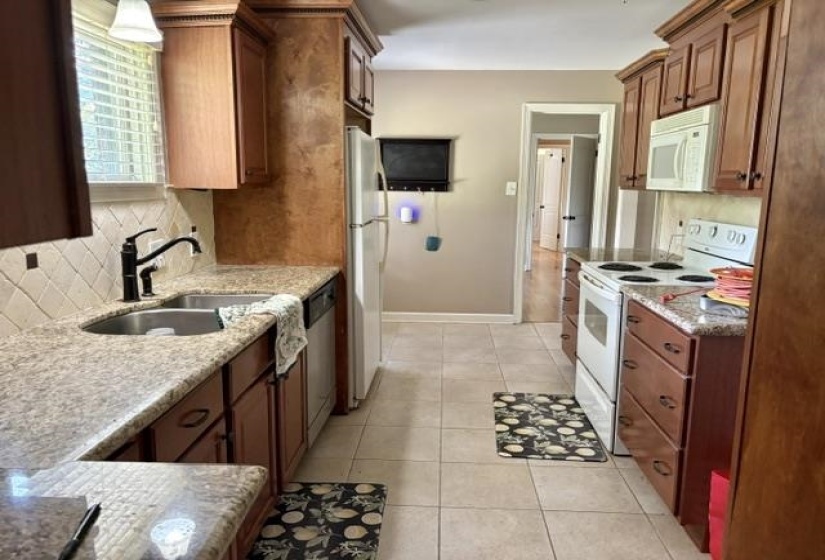 4951 HUMMINGBIRD LN, Memphis, Tennessee 38117, 3 Bedroom Bedrooms, 6 Room Rooms,1 BathroomBathrooms,Residential,For Sale,HUMMINGBIRD,0,10224084