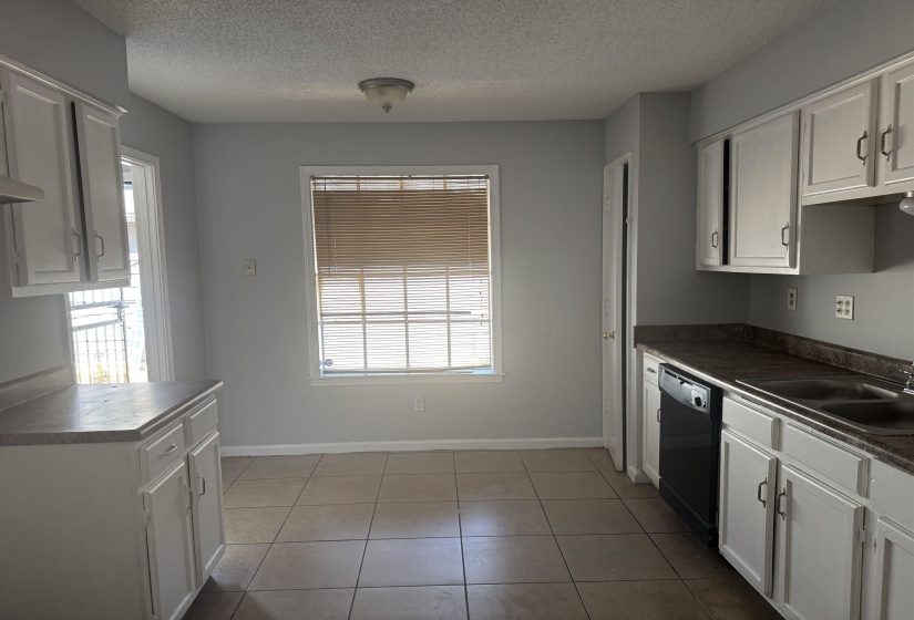 3157 TULIP POPLAR DR, Memphis, Tennessee 38115, 3 Bedroom Bedrooms, 6 Room Rooms,2.1 BathroomBathrooms,Residential,For Sale,TULIP POPLAR,0,10224086