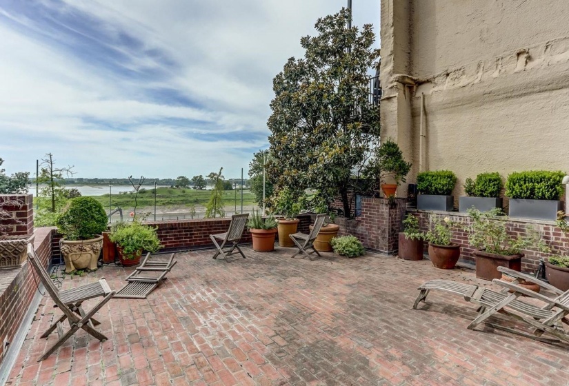 107 FRONT ST, Memphis, Tennessee 38103, 1 Bedroom Bedrooms, 3 Rooms Rooms,1 BathroomBathrooms,Residential,For Sale,FRONT,10224089