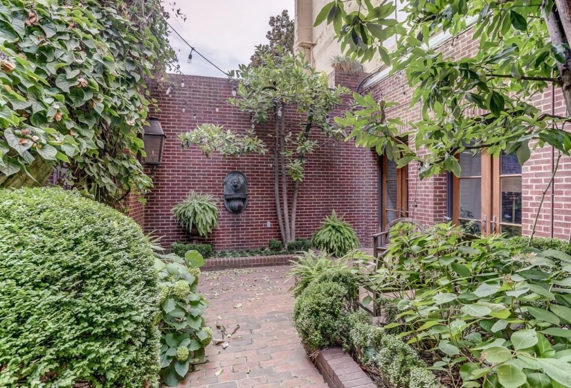 107 FRONT ST, Memphis, Tennessee 38103, 1 Bedroom Bedrooms, 3 Rooms Rooms,1 BathroomBathrooms,Residential,For Sale,FRONT,10224089