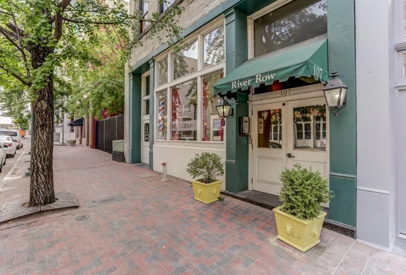 107 FRONT ST, Memphis, Tennessee 38103, 1 Bedroom Bedrooms, 3 Rooms Rooms,1 BathroomBathrooms,Residential,For Sale,FRONT,10224089