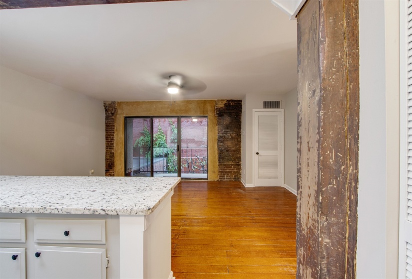 107 FRONT ST, Memphis, Tennessee 38103, 1 Bedroom Bedrooms, 3 Rooms Rooms,1 BathroomBathrooms,Residential,For Sale,FRONT,10224089