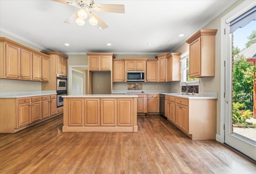 10211 CARNEGIE CLUB DR, Collierville, Tennessee 38017, 4 Bedroom Bedrooms, 9 Room Rooms,3 BathroomBathrooms,Residential,For Sale,CARNEGIE CLUB,0,10224097