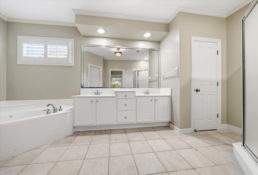 10211 CARNEGIE CLUB DR, Collierville, Tennessee 38017, 4 Bedroom Bedrooms, 9 Room Rooms,3 BathroomBathrooms,Residential,For Sale,CARNEGIE CLUB,0,10224097